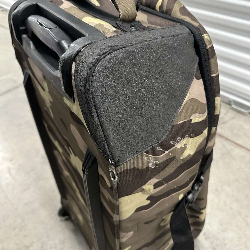Oakley‎ Travel Suitcase Luggage Large 92L Camo